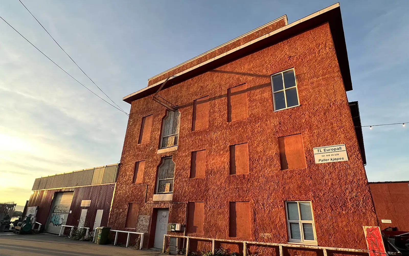 Den vakre teglsteinsbygningen er i relativt god stand. Arkitektonisk skal det opprinnelige uttrykket tilbakeføres. Illustrasjon: Nyhavna Utvikling.