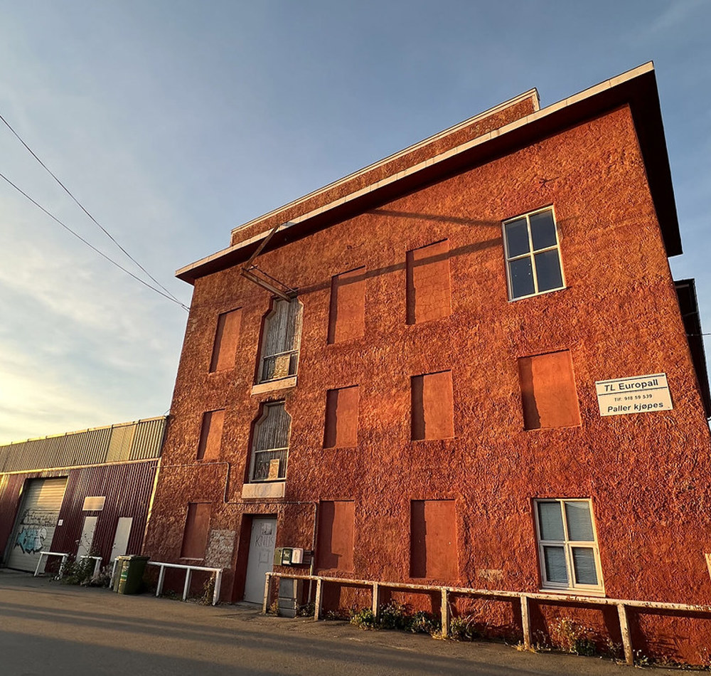 Den vakre teglsteinsbygningen er i relativt god stand. Arkitektonisk skal det opprinnelige uttrykket tilbakeføres. Illustrasjon: Nyhavna Utvikling.