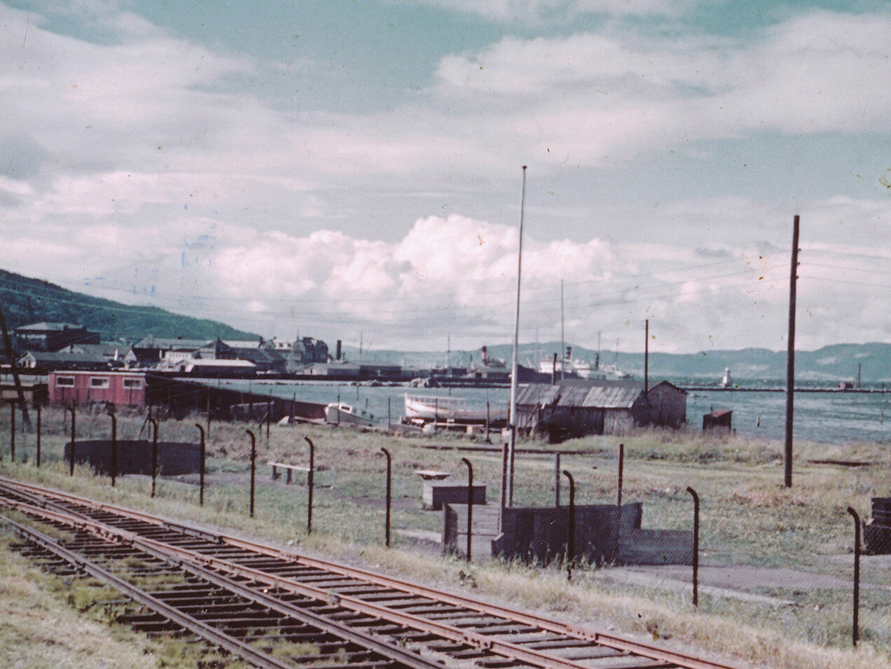 Lademoen Stasjon sett fra dagens sentrumsside og mot Lademoen og Buran. Foto: Ukjent