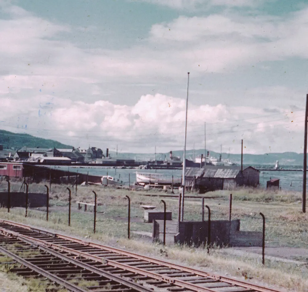 Lademoen Stasjon sett fra dagens sentrumsside og mot Lademoen og Buran. Foto: Ukjent